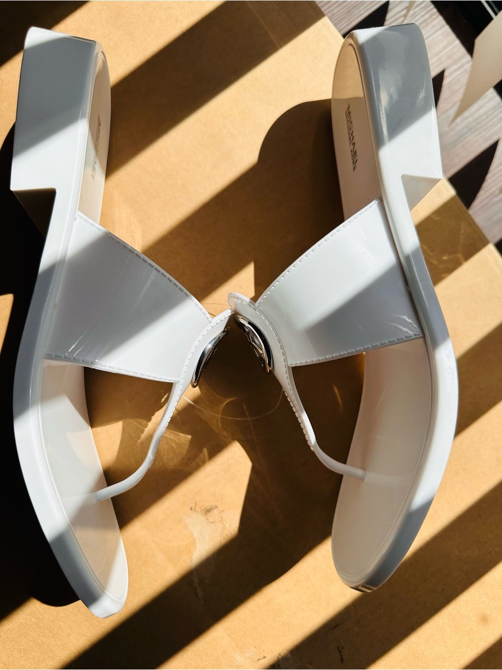 Michael Kors White Women’s  MK Logo Jelly Thong Sandals - Picture 3 of 5